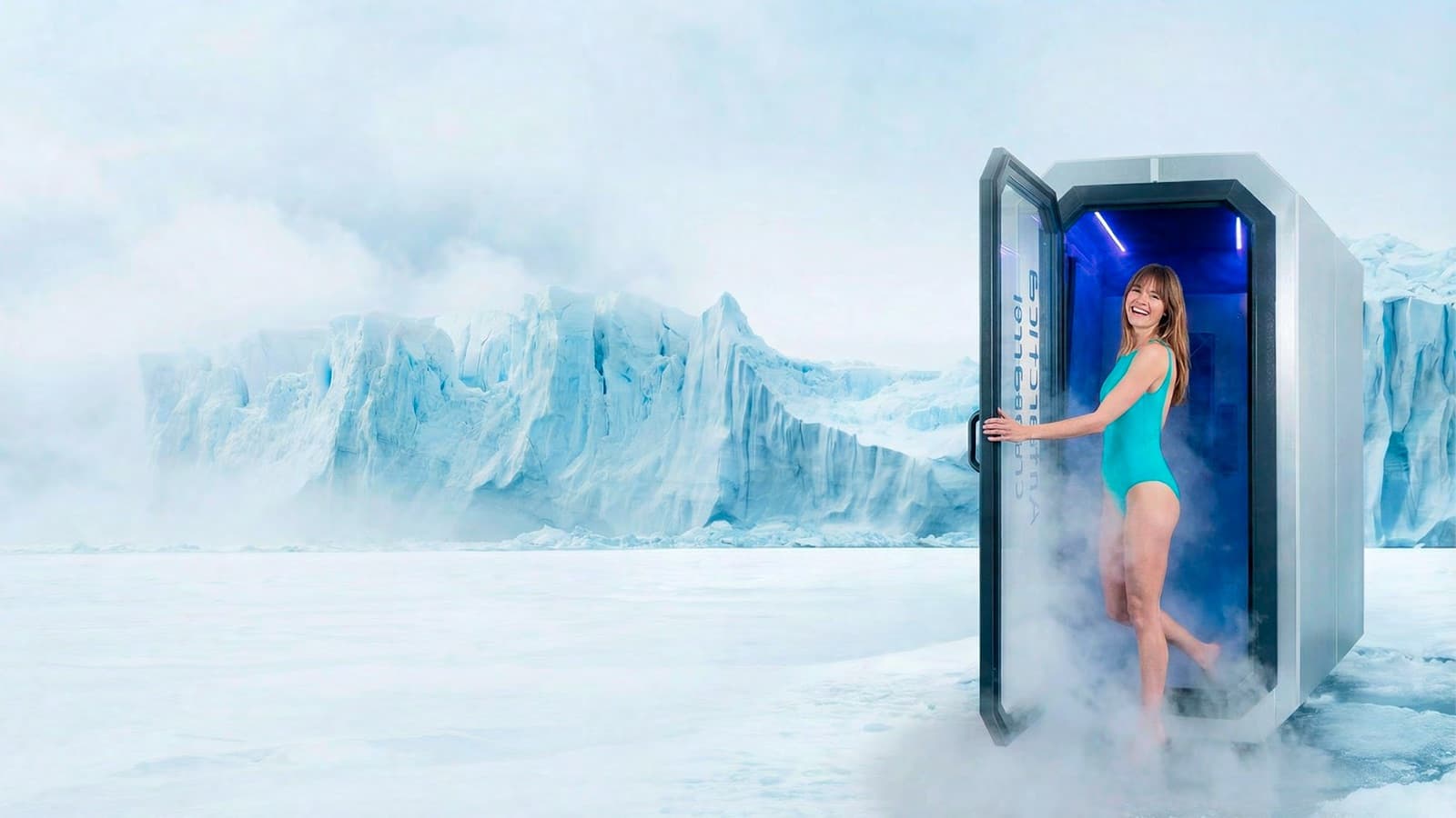Utilisatrice sortant d'une cryochambre Antarctica Barrel
